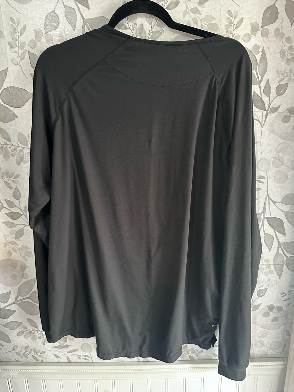 P'tula Women's Long Sleeve Performance Top - Black